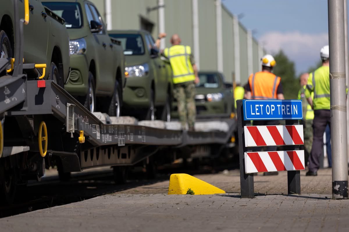 Netherlands delivers 60 Toyota Hilux trucks to Ukraine’s drone forces