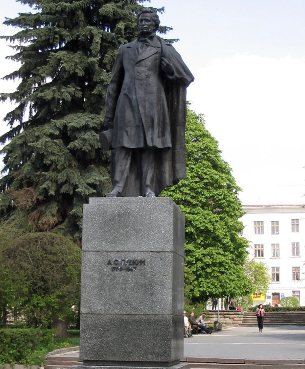 Pushkin Monument Dismantled in Ternopil