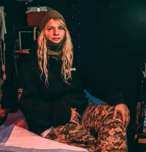Ukrainian marine with one leg crawls 10 meters after crash