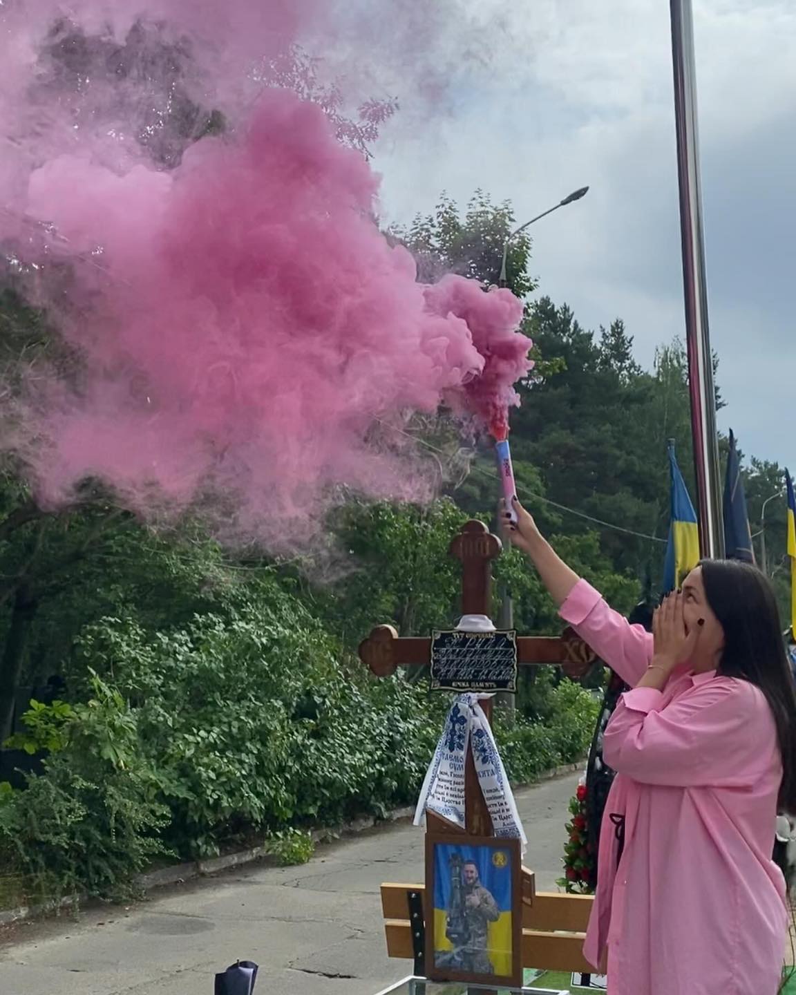 Widow reveals unborn daughter’s gender at fallen defender’s grave