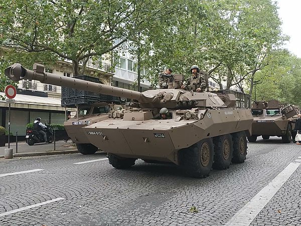 Macron promises AMX10RC to Zelensky