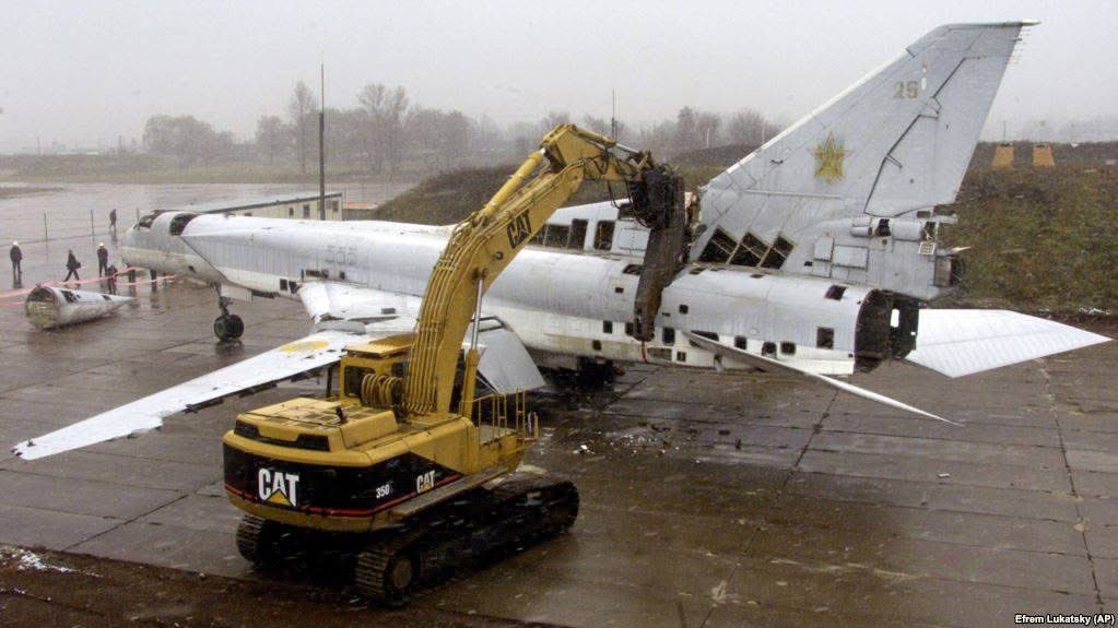 Ukraine destroyed its last strategic bomber 20 years ago, betraying peace.