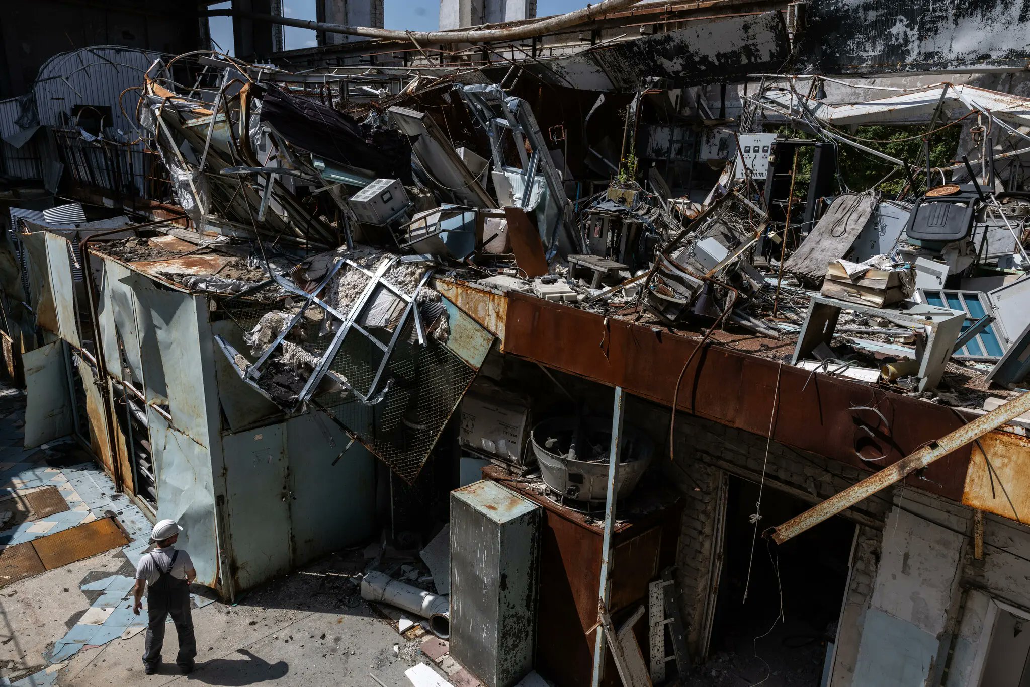 Russian strikes on Kharkiv nuclear lab; five officers charged