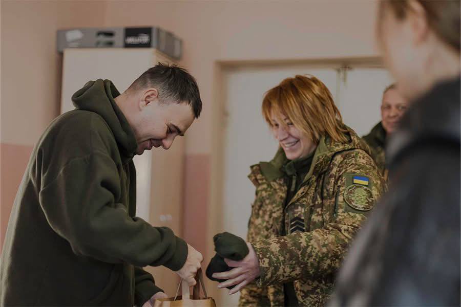 National Guard soldiers visit wounded comrades in rehabilitation