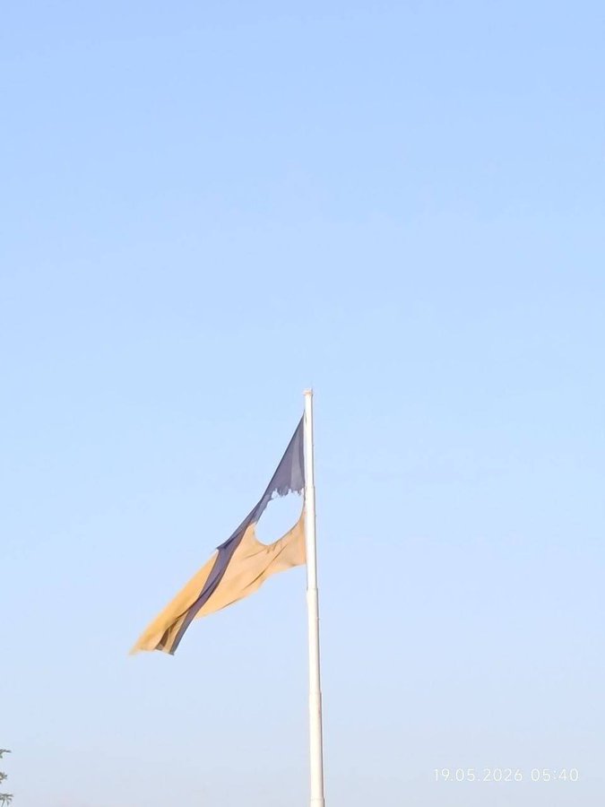 Ukrainian flag raised again in Kramatorsk after Russian drone strike