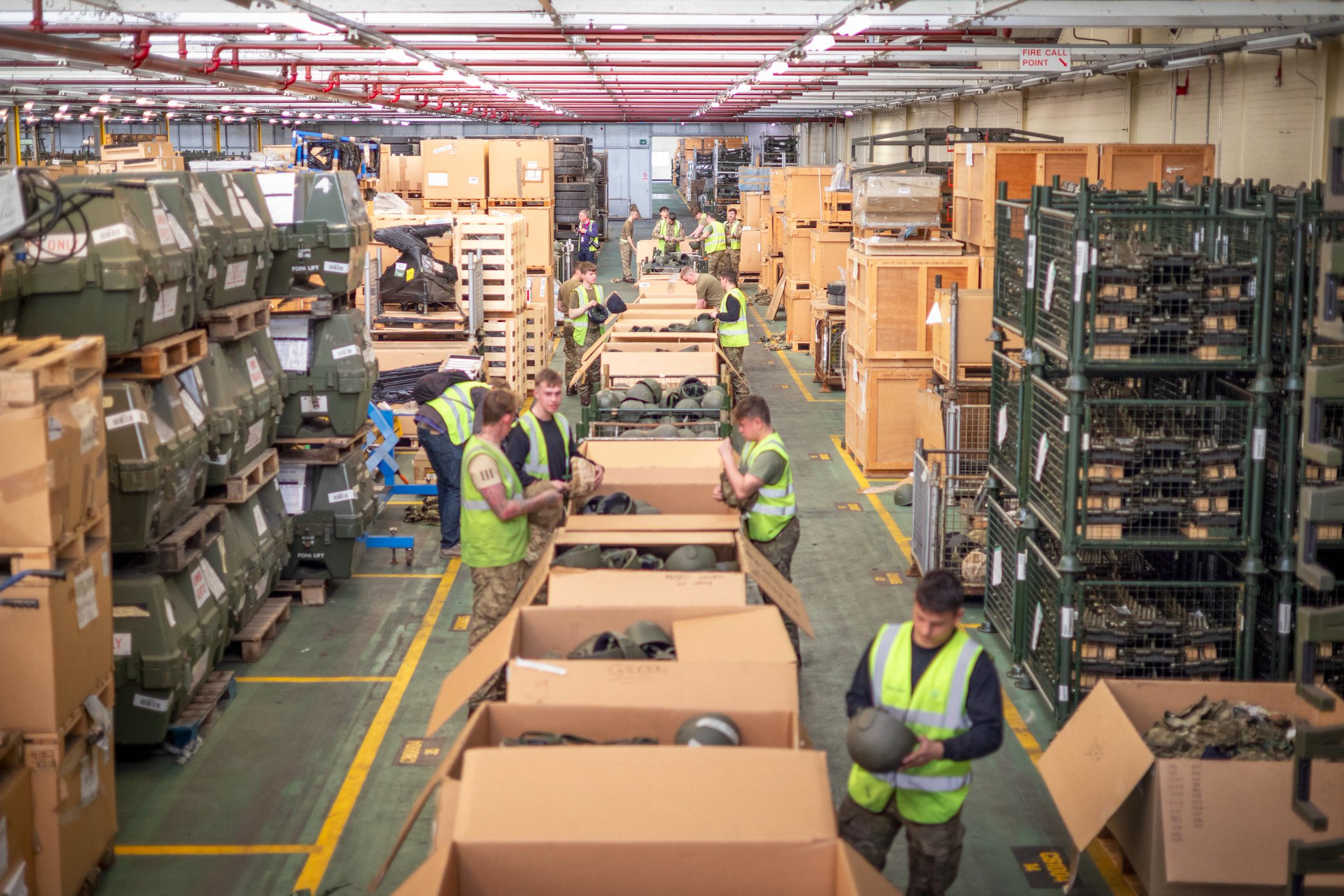 UK sends 84,000 helmets to Ukraine for free