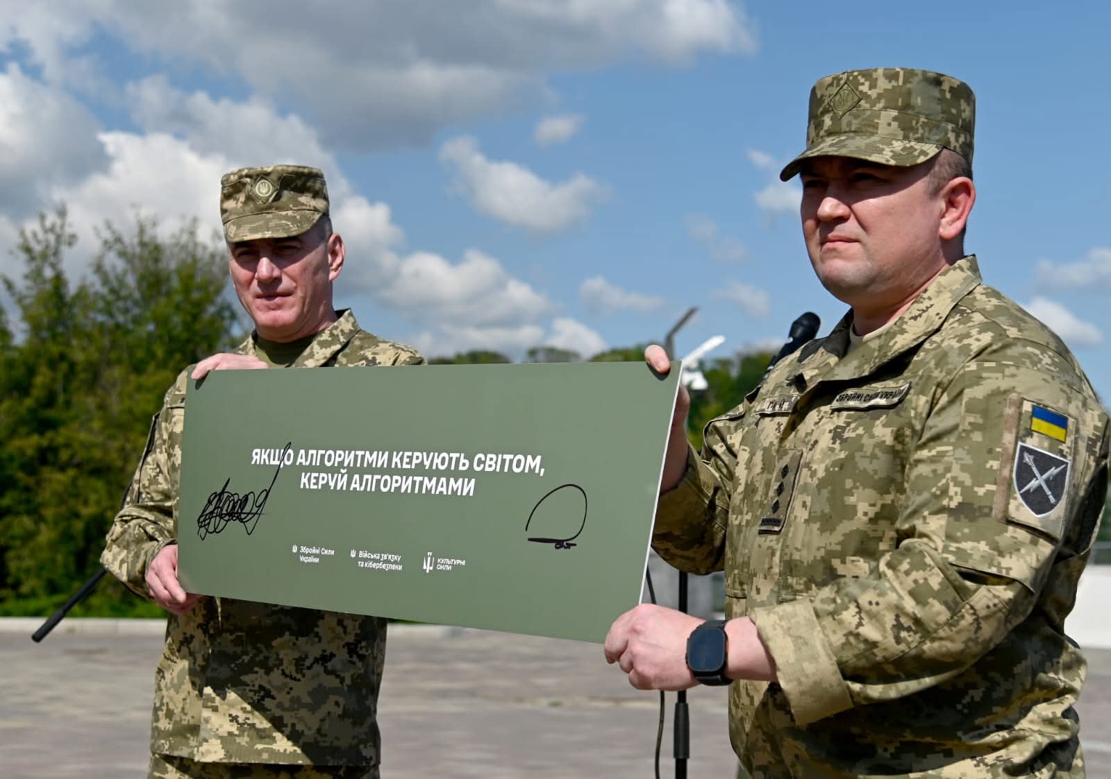 Memorial Plaque Unveiled for Signal and Cybersecurity Forces Day