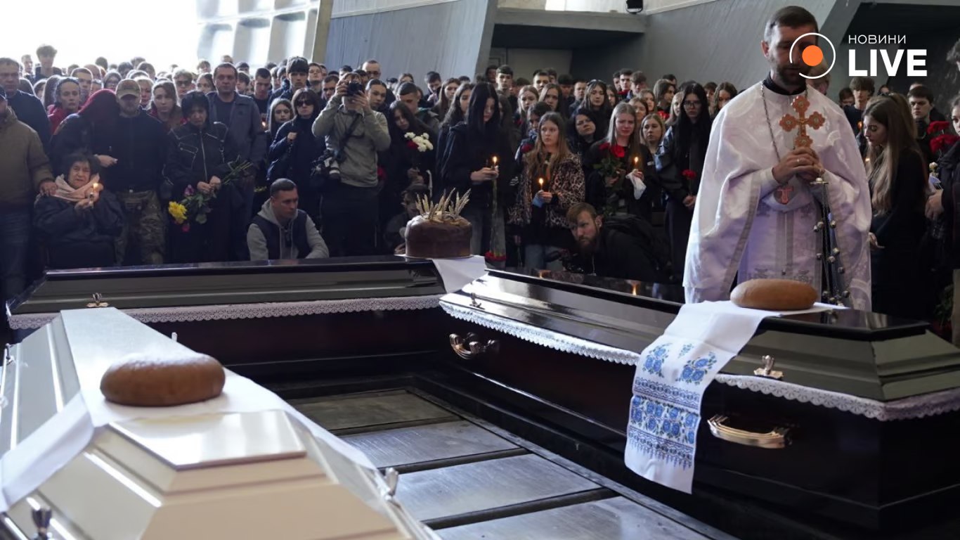 Funeral for family killed in Russian strike