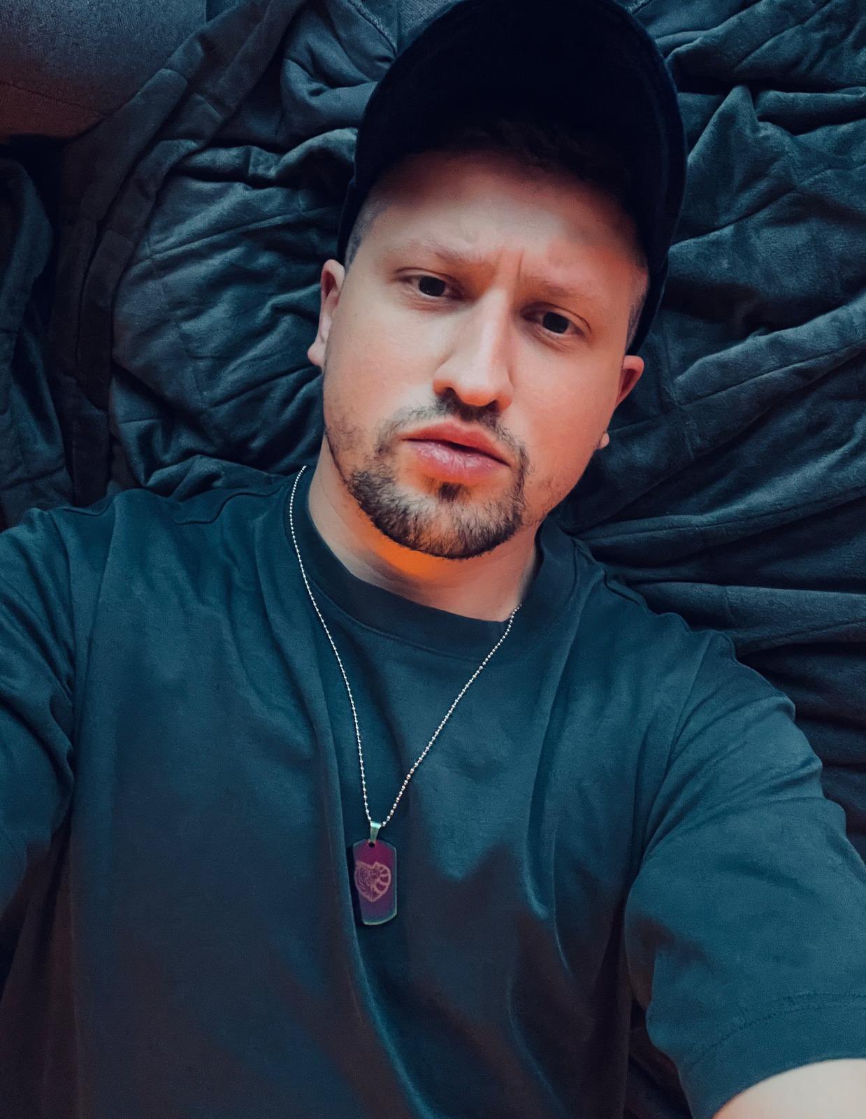 Fundraising for Ukrainian queer soldiers