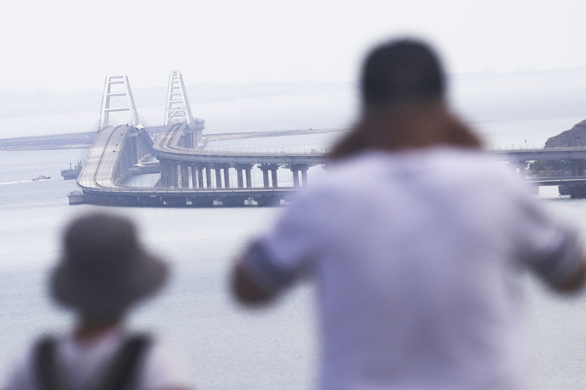 Ukrainian hackers disrupt Russian communications in Crimea, causing Kerch Bridge traffic jam