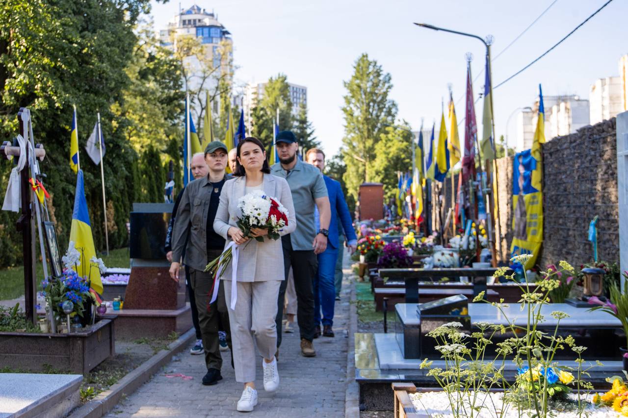 Sviatlana Tsikhanouskaya arrives in Kyiv on first visit