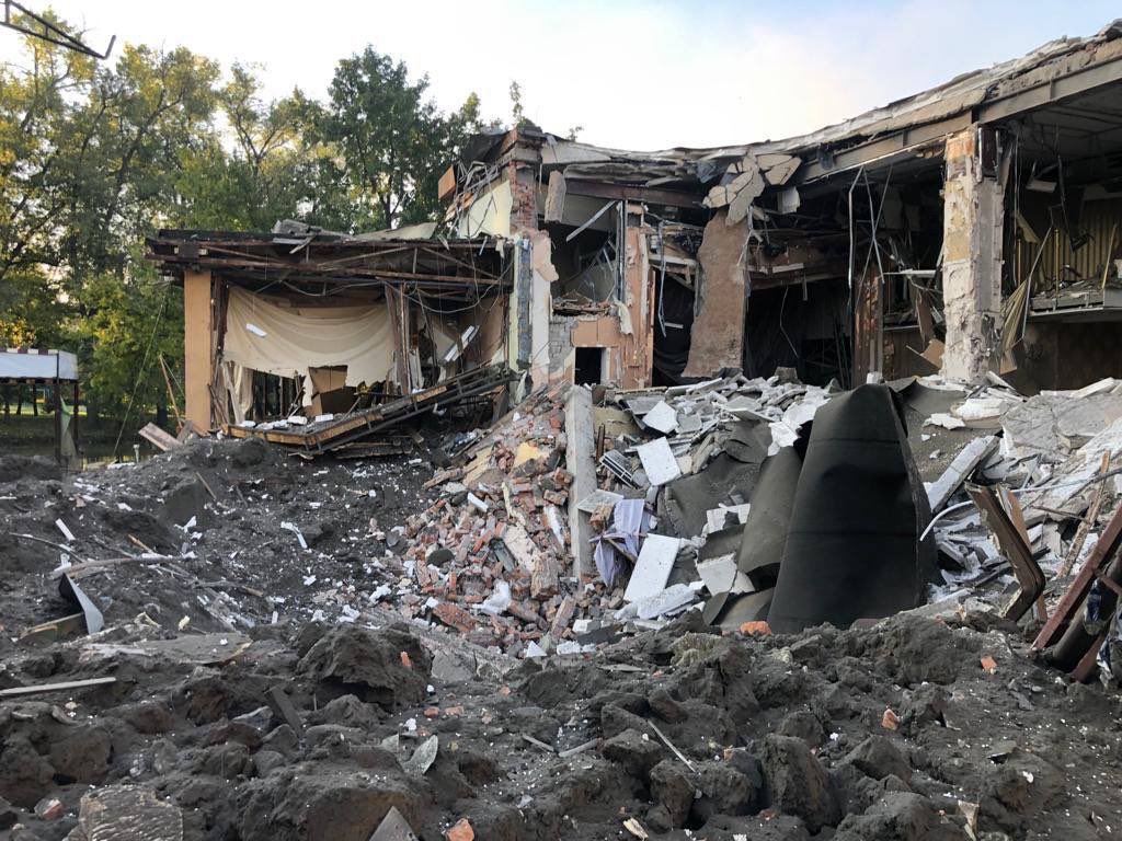 Zaporizhia hotel destroyed by Russian rocket attack, rescuers dig
